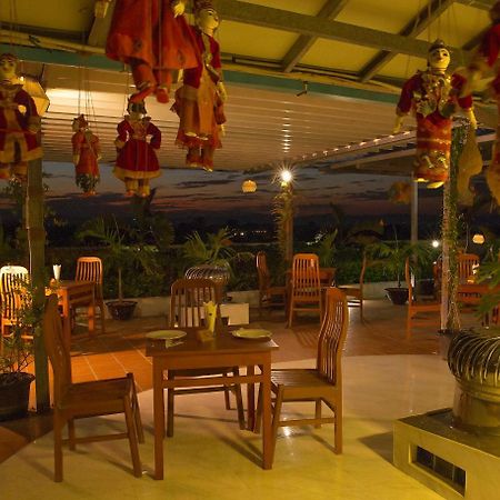 Sky View Hotel Bagan Buitenkant foto