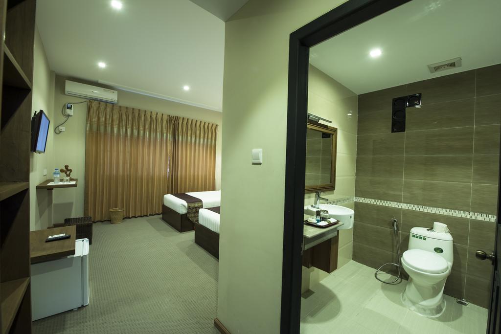 Sky View Hotel Bagan Buitenkant foto