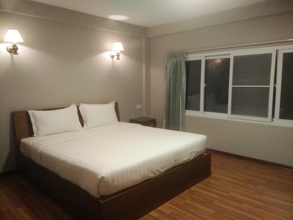 Sky View Hotel Bagan Buitenkant foto