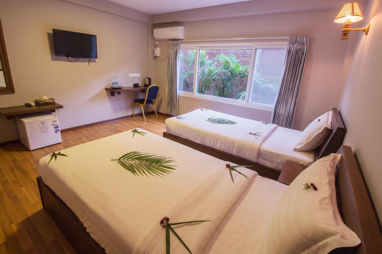 Sky View Hotel Bagan Buitenkant foto