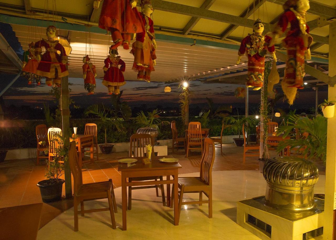 Sky View Hotel Bagan Buitenkant foto