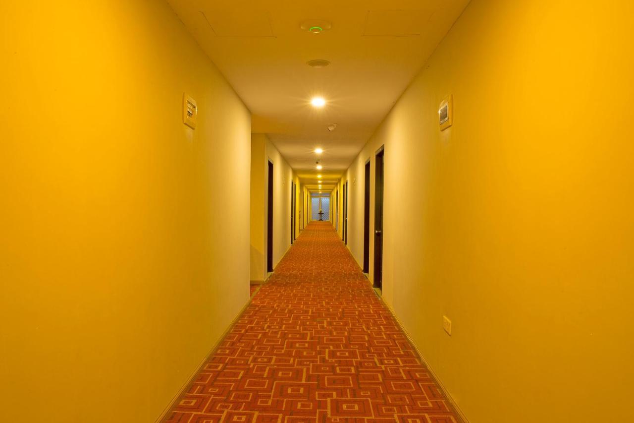 Sky View Hotel Bagan Buitenkant foto