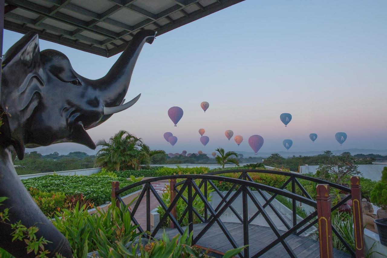 Sky View Hotel Bagan Buitenkant foto