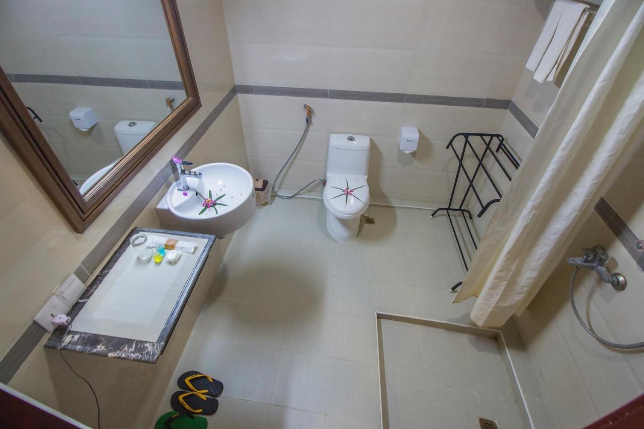 Sky View Hotel Bagan Buitenkant foto