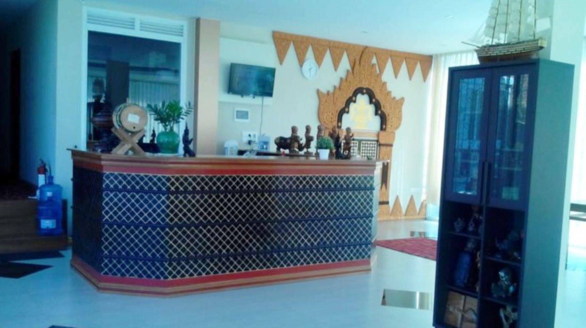 Sky View Hotel Bagan Buitenkant foto