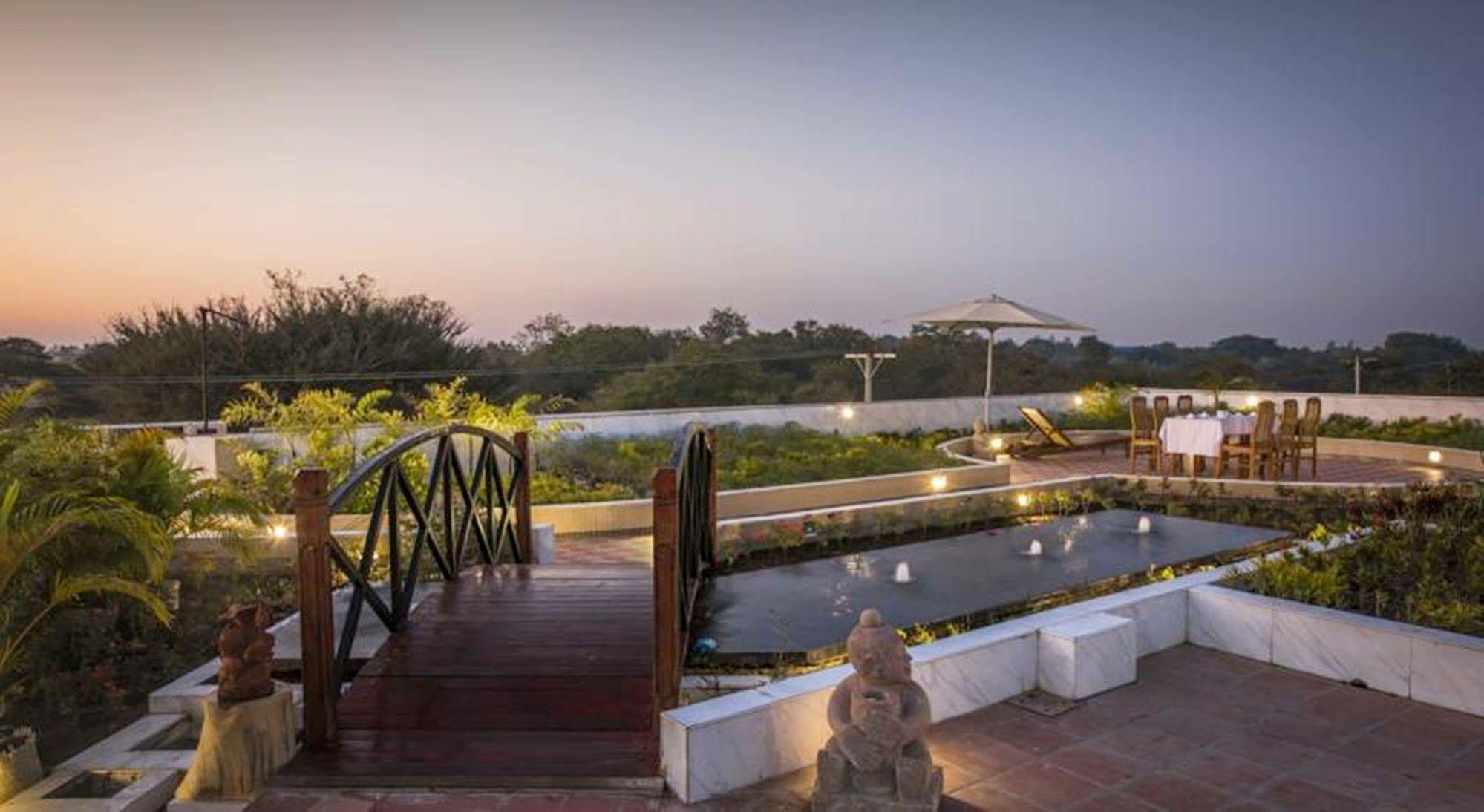 Sky View Hotel Bagan Buitenkant foto