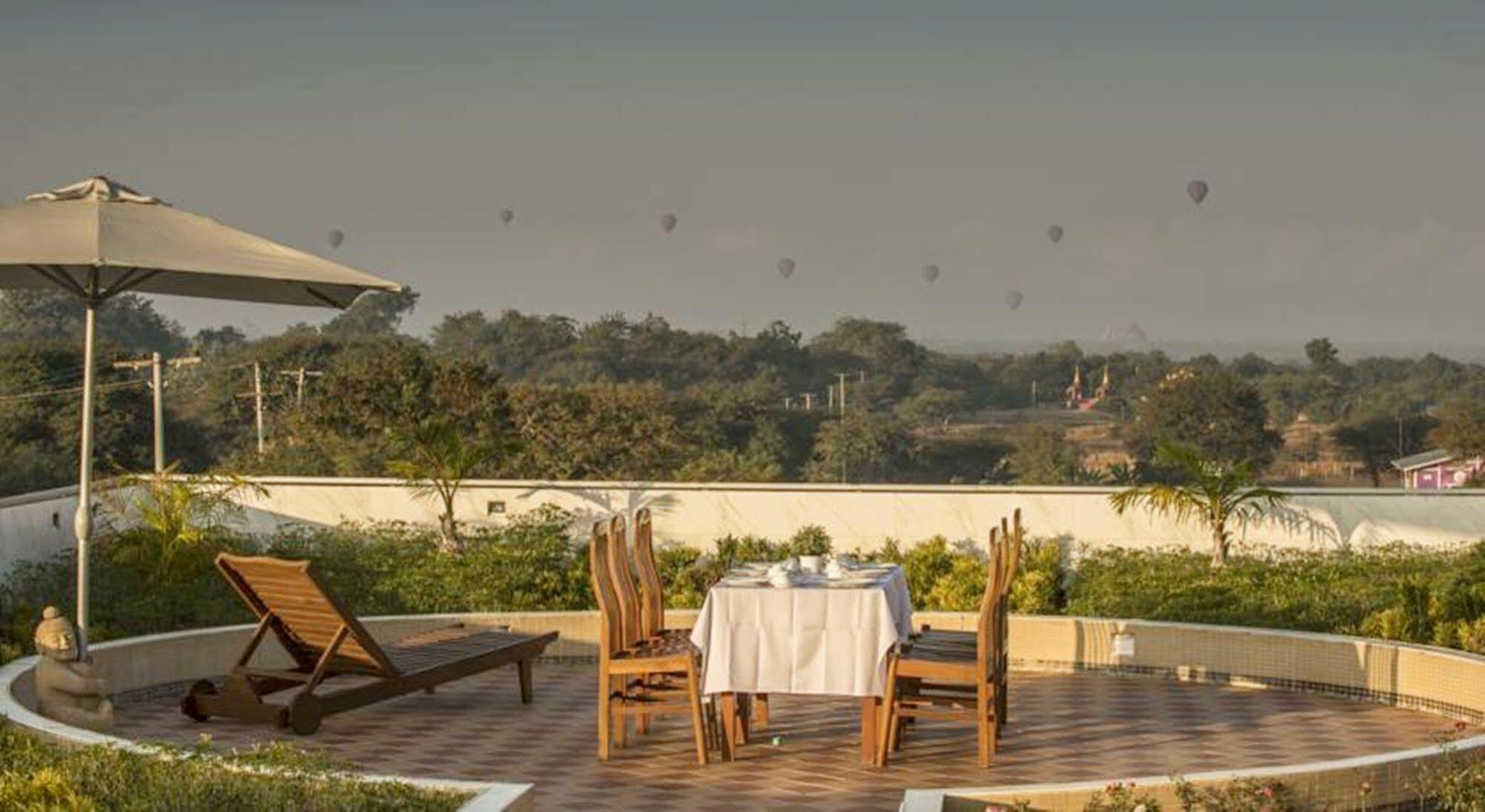 Sky View Hotel Bagan Buitenkant foto