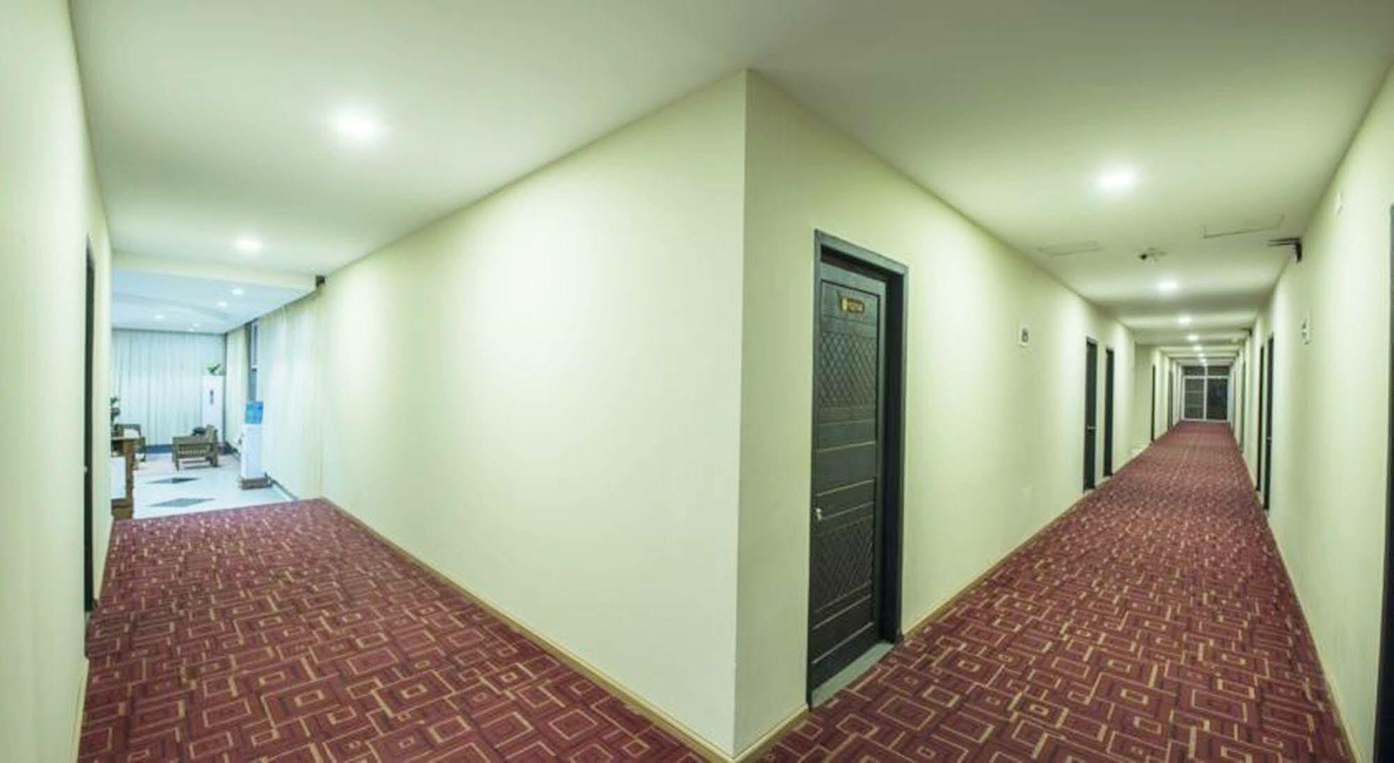 Sky View Hotel Bagan Buitenkant foto
