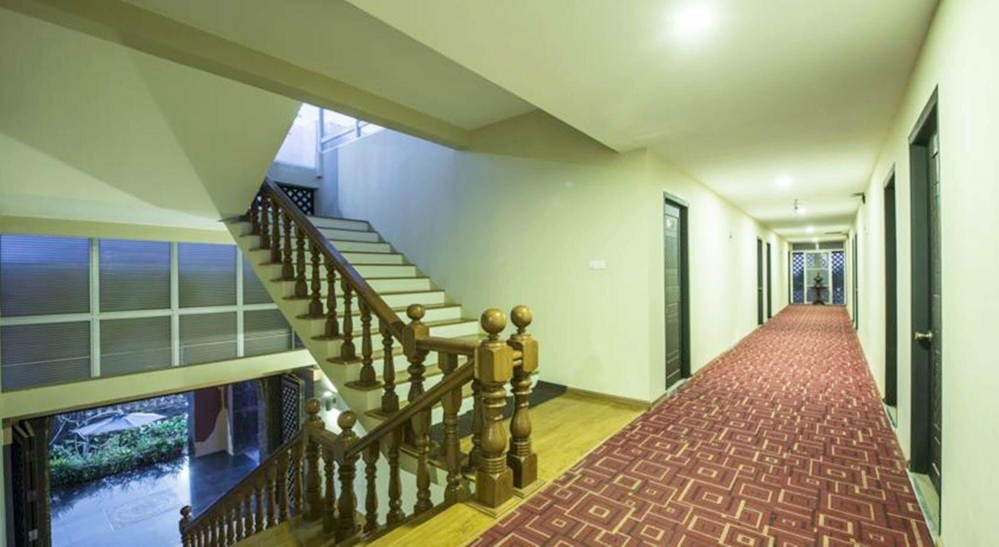Sky View Hotel Bagan Buitenkant foto
